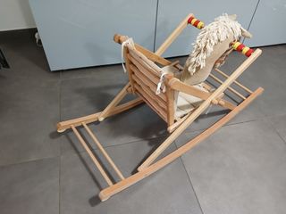 Cavalluccio a dondolo in legno con seduta