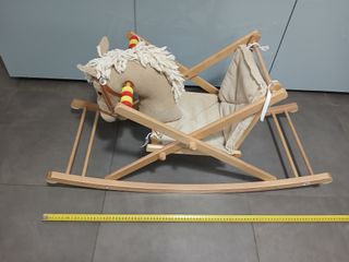 Cavalluccio a dondolo in legno con seduta
