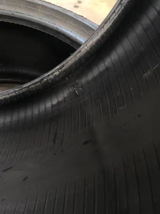 Una de ellas tiene un pinchazo reparado bridgeston