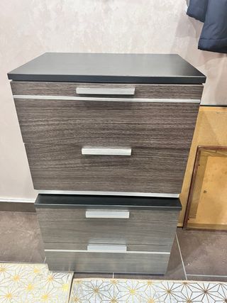 2 cajoneras 2 cajones (cada una )madera y gris