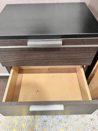 2 cajoneras 2 cajones (cada una )madera y gris