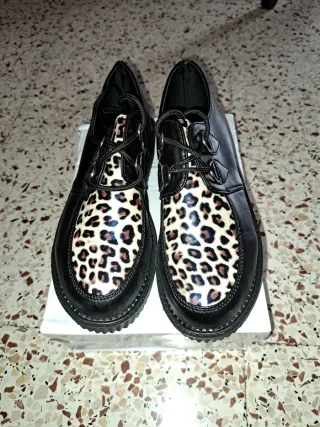NUEVOS!! Zapatos negros con estampado de leopardo