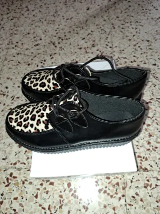 NUEVOS!! Zapatos negros con estampado de leopardo