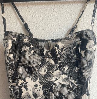 Top floral negro y blanco