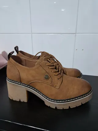 Zapatos de cordones marrones