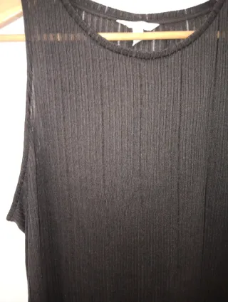 Camiseta negra canalé sin mangas