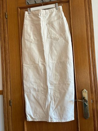 Falda larga blanca con abertura