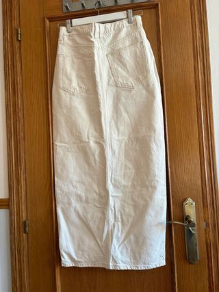 Falda larga blanca con abertura