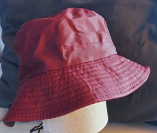 Gorro de lluvia granate