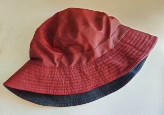 Gorro de lluvia granate