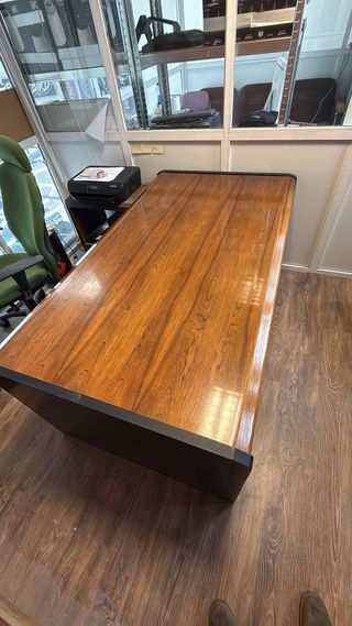 Mesa de oficina de madera