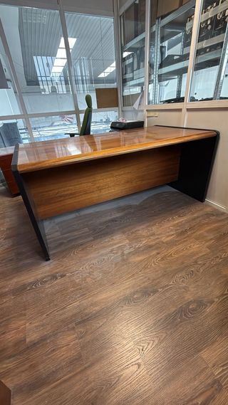 Mesa de oficina de madera