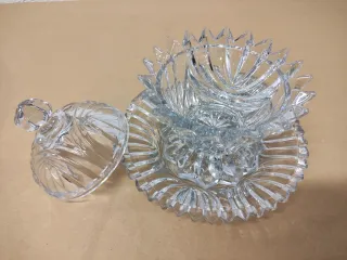 Bombonera/azucarera cristal antiguo tallado.