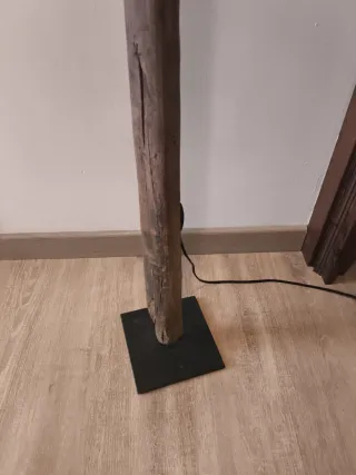 Lámpara de pie rústica madera y metal