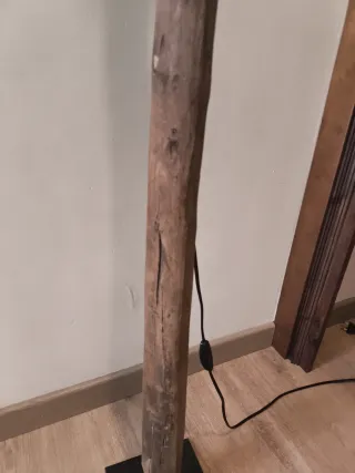 Lámpara de pie rústica madera y metal