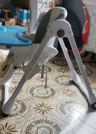 Trona de bebé con bandeja,