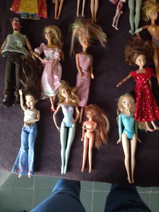 Barbis grandes y pequeñas ropita zapatillas ropa