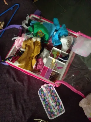 Barbis grandes y pequeñas ropita zapatillas ropa