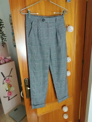 Pantalones de cuadros grises