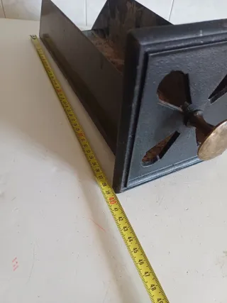 Antiguo Cenicero de fundición para cocina de leña