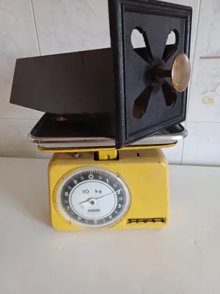 Antiguo Cenicero de fundición para cocina de leña