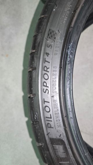 Neumáticos Michelin Pilot Sport 4S 235 / 35 ZR19