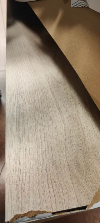 Suelo imitación parquet porcelánico Argenta