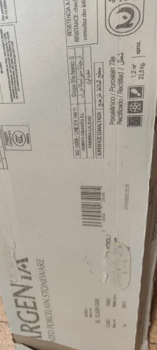 Suelo imitación parquet porcelánico Argenta