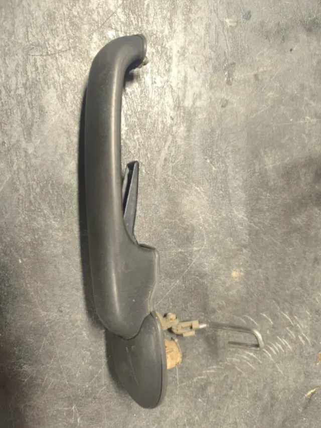 Manilla portón trasero Nissan Terrano 2