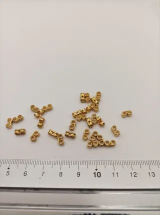 Lote 30 tapas de pendientes doradas