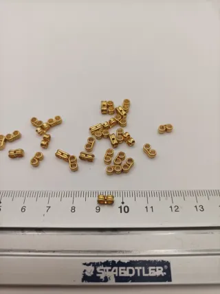 Lote 30 tapas de pendientes doradas