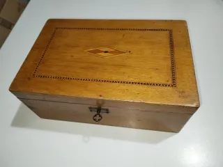 Portagioie in legno con intarsio