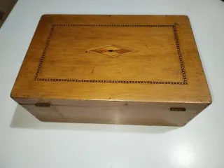 Portagioie in legno con intarsio