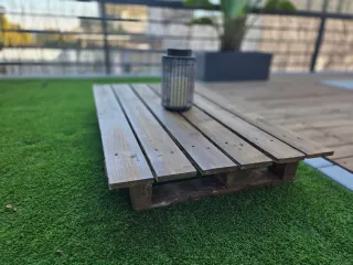 Mesa de madera estilo chill out