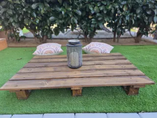 Mesa de madera estilo chill out