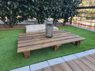 Mesa de madera estilo chill out