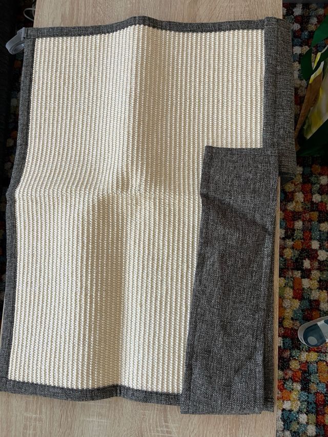 Rascador para gatos de tela y sisal