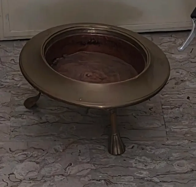 Braciere antico in metallo e ottone