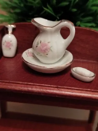 Accessori in ceramica in miniatura stile vintage