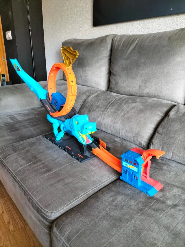 Circuito Hot Wheels dinosaurio