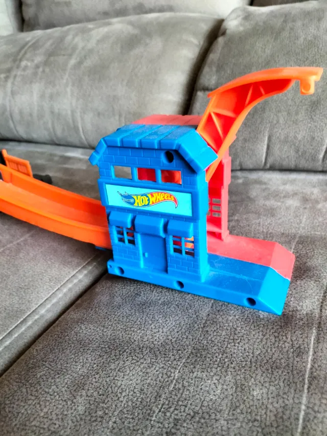 Circuito Hot Wheels dinosaurio