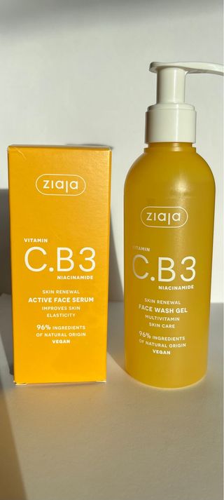 Pack de limpiador y serum de ziaja vitamina C.B3