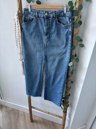 Falda vaquera midi Stradivarius