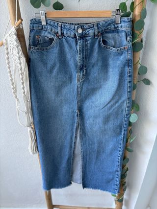 Falda vaquera midi Stradivarius