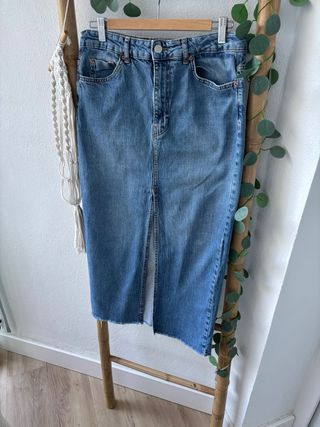 Falda vaquera midi Stradivarius