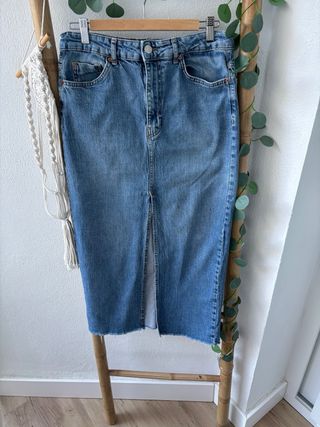 Falda vaquera midi Stradivarius