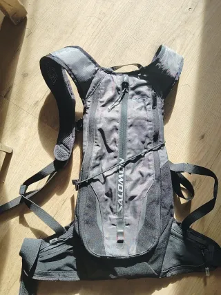 Mochila Salomon Negra y Gris
