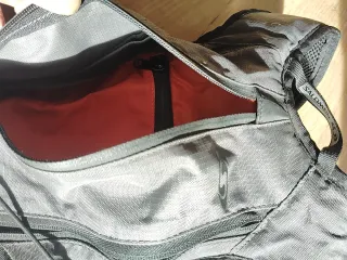 Mochila Salomon Negra y Gris