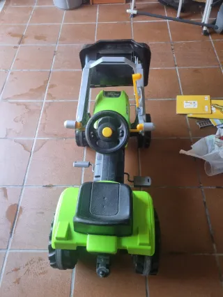 Tractor infantil con remolque