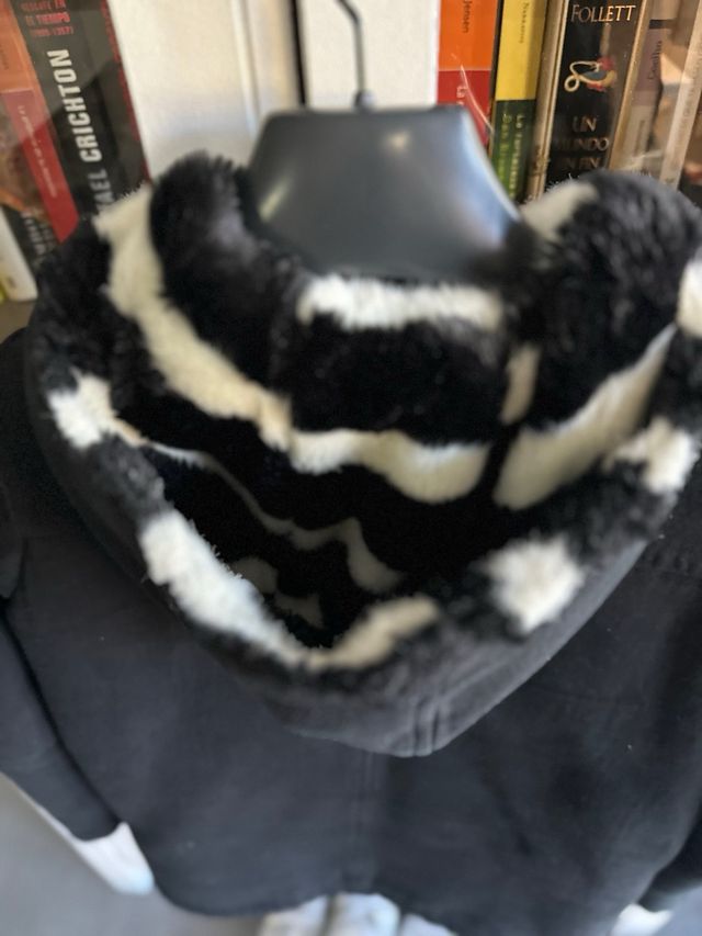 Abrigo Zara Negro con Forro Rayas